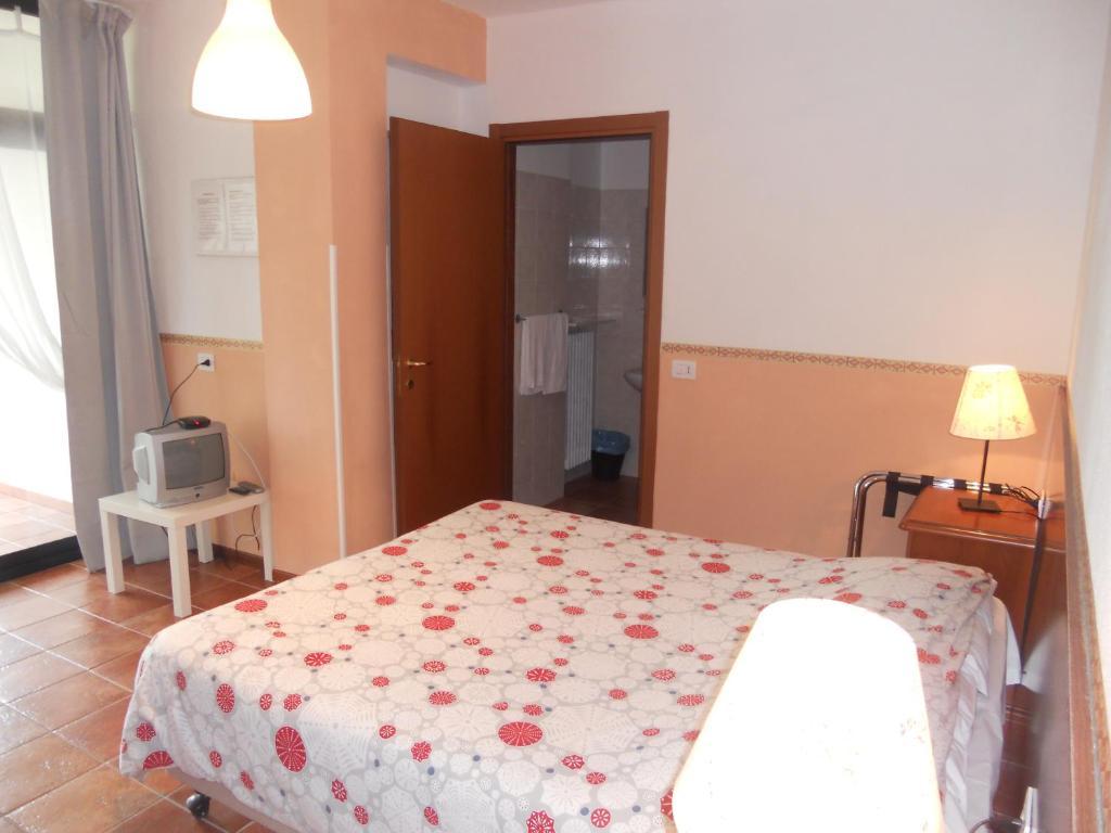 Hotel Madonna Della Neve Pettenasco Habitación foto